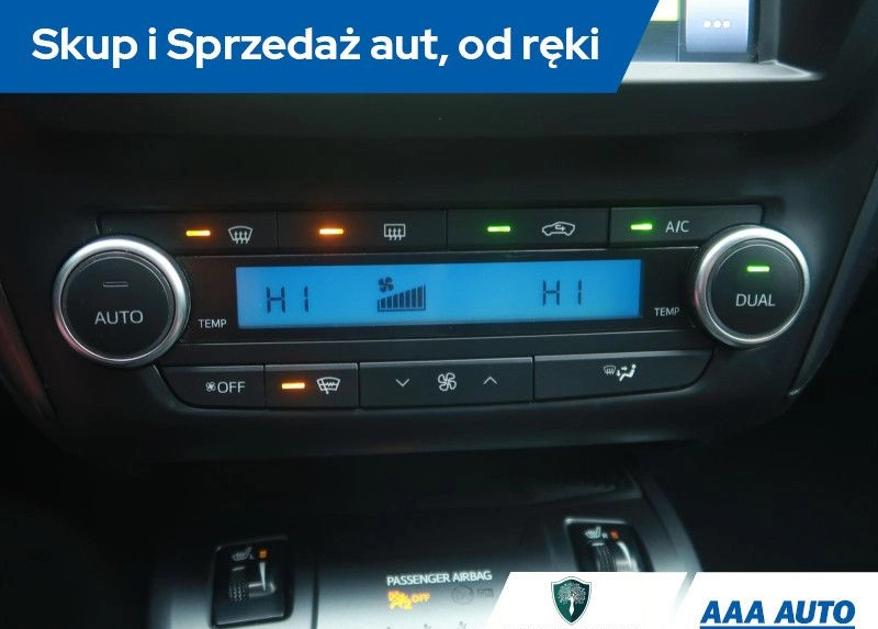 Toyota Avensis cena 63000 przebieg: 133825, rok produkcji 2015 z Piotrków Trybunalski małe 254